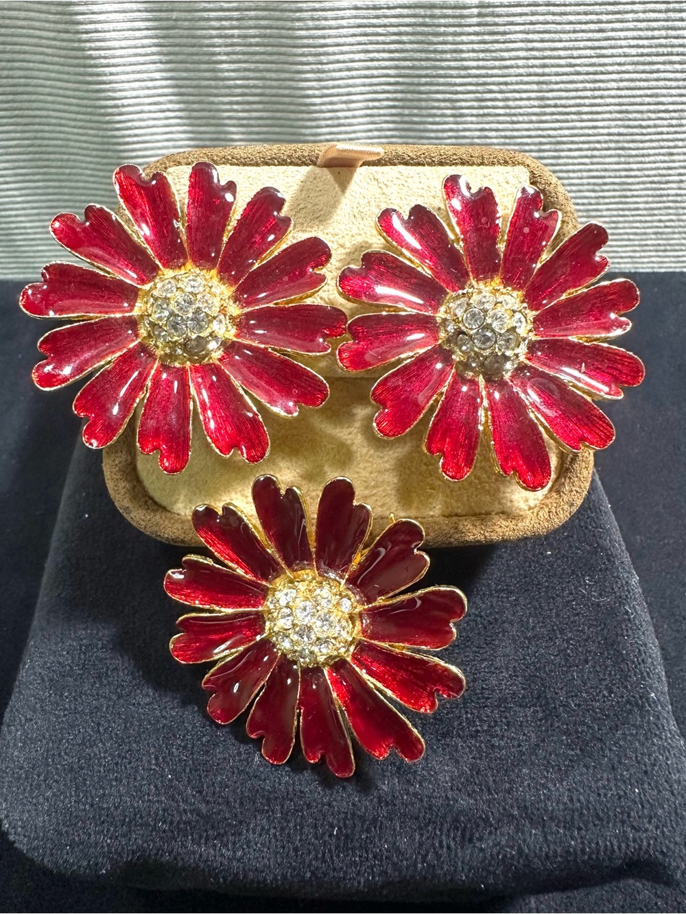 NOS/ Vtg Sue Ellen Red Enamel & Rhinestone Oversized Brooch & Earring Set